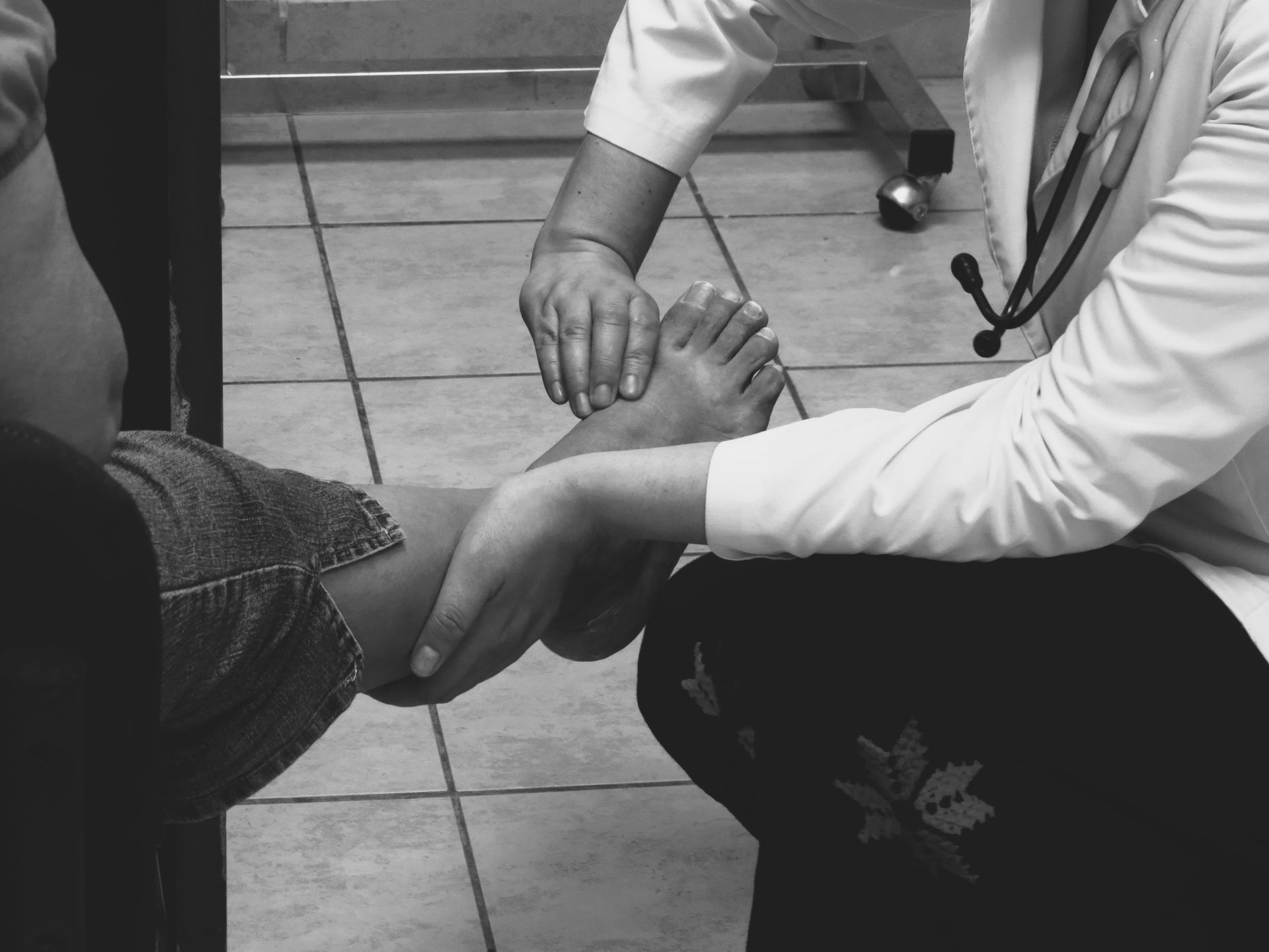 Foot circulation assessment for gangrene, diabetic foot, and non-healing wounds